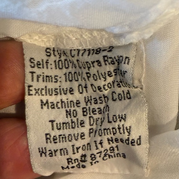 JOHNNY WAS tone on tone white oversized blouse with embroidery, L - Picture 6 of 6